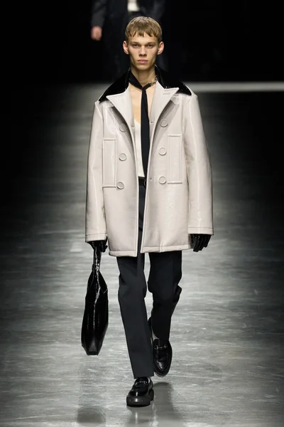 Look 49